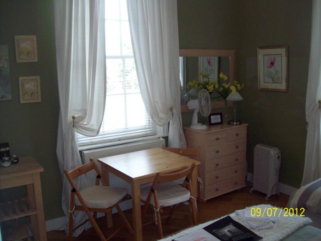 בברלי Minster Garth Guest House חדר תמונה